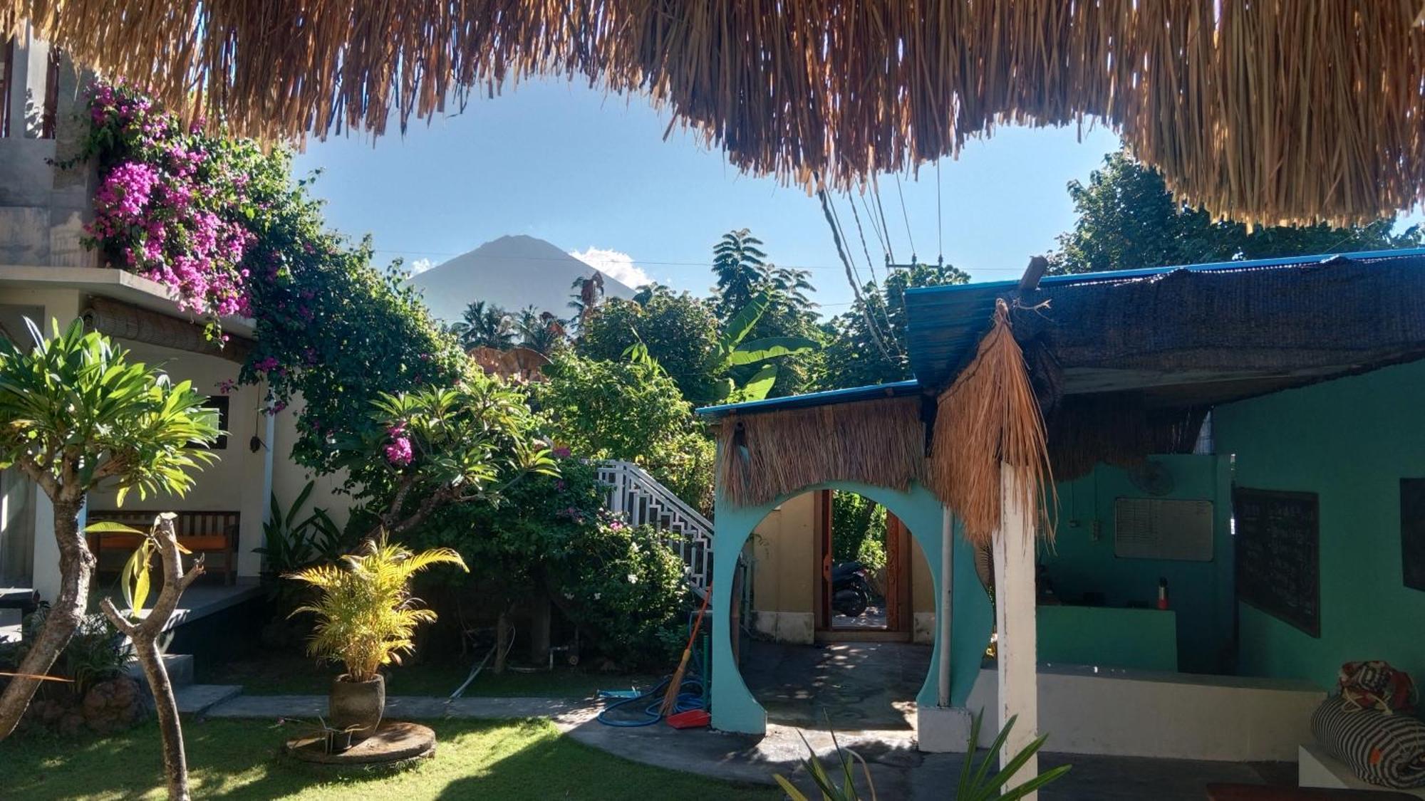 Black Sand Hostel Amed Exteriör bild