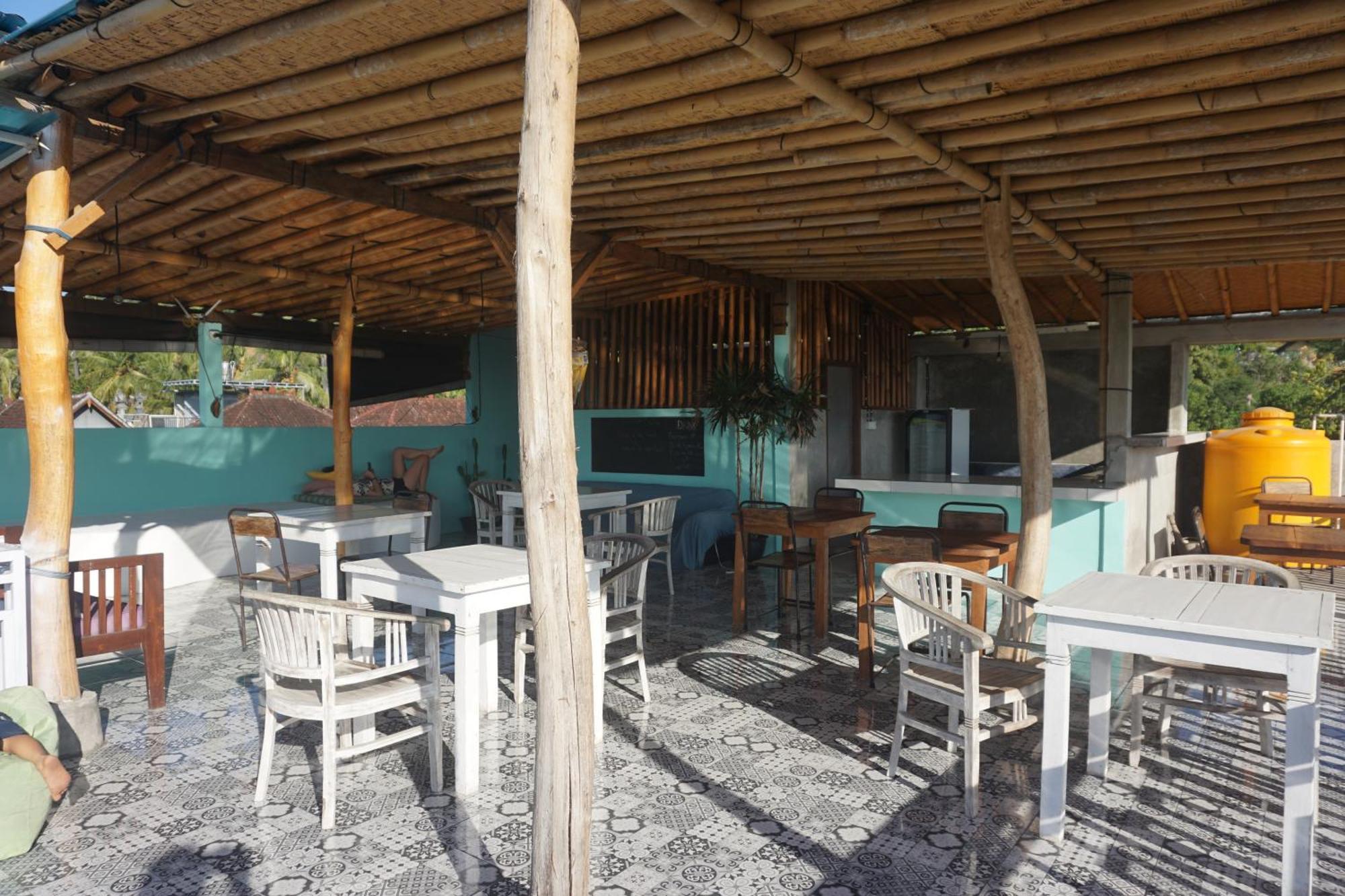 Black Sand Hostel Amed Exteriör bild